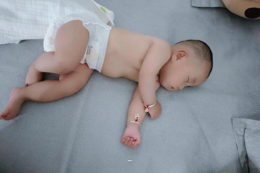 周口宝宝多久会抬头